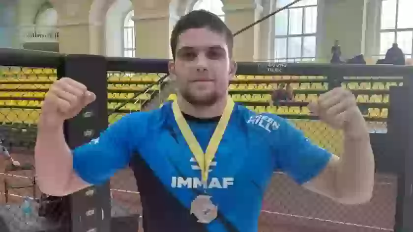 Максим Ширинов из Великих Лук победил на всероссийском турнире по ММА