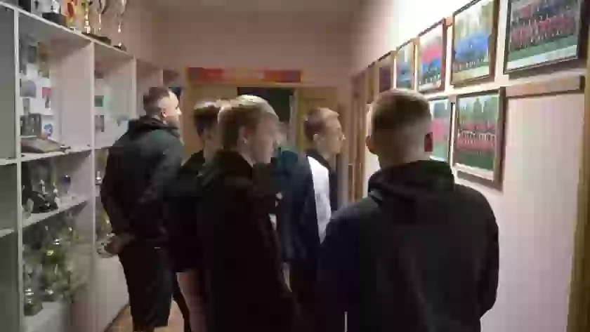 Футболисты «Луки-Энергии» провели экскурсию по стадиону для детей из центра помощи