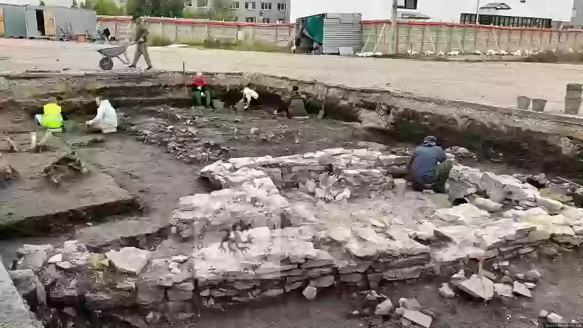 В Пскове на месте бывшего Белорусского рынка археологи нашли следы пожара XVII века и развал печи