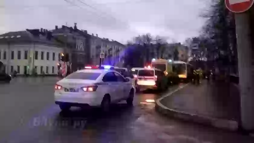 В Великих Луках Nissan X-Trail наехал на женщину на пешеходном переходе
