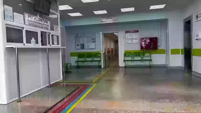 Главврач опроверг слухи об увольнении всех терапевтов поликлиники в Великих Луках