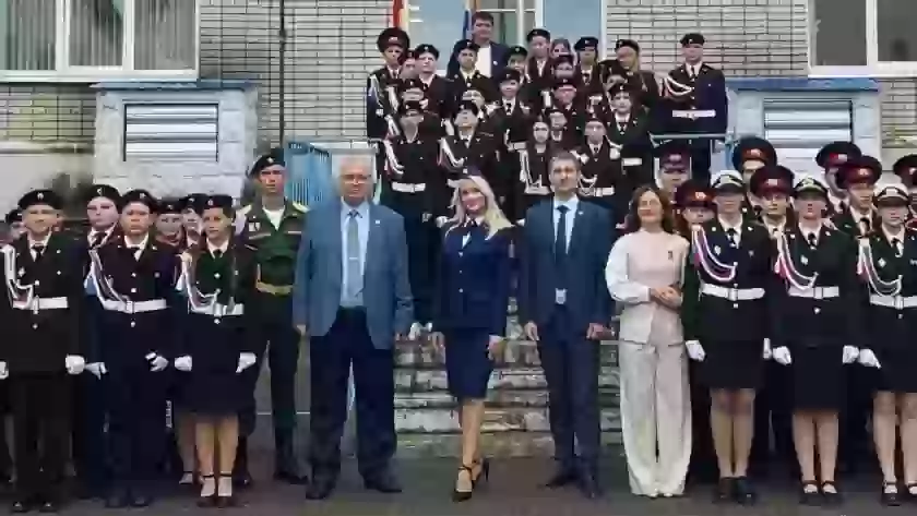В двух школах Великих Лук открылись кадетские классы Следственного комитета России