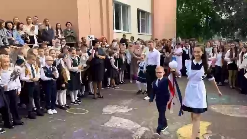 Торжественные линейки прошли в школах Великих Лук