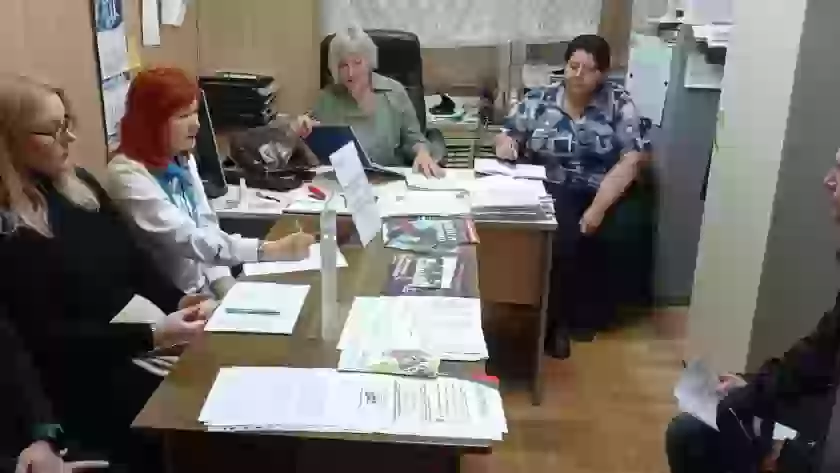 В Великих Луках прошла ярмарка вакансий для граждан, имеющих наказания без лишения свободы, и освободившихся по УДО