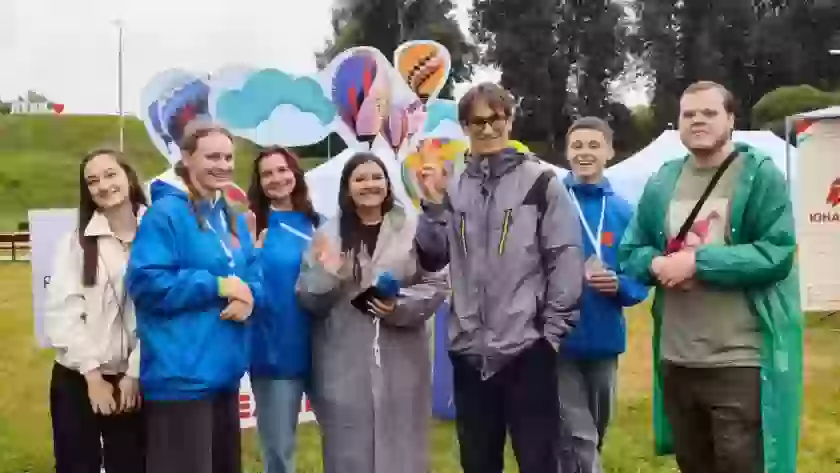 В Петровском парке проходит фестиваль «Великолукский ранет» с ярмаркой и высадкой яблонь