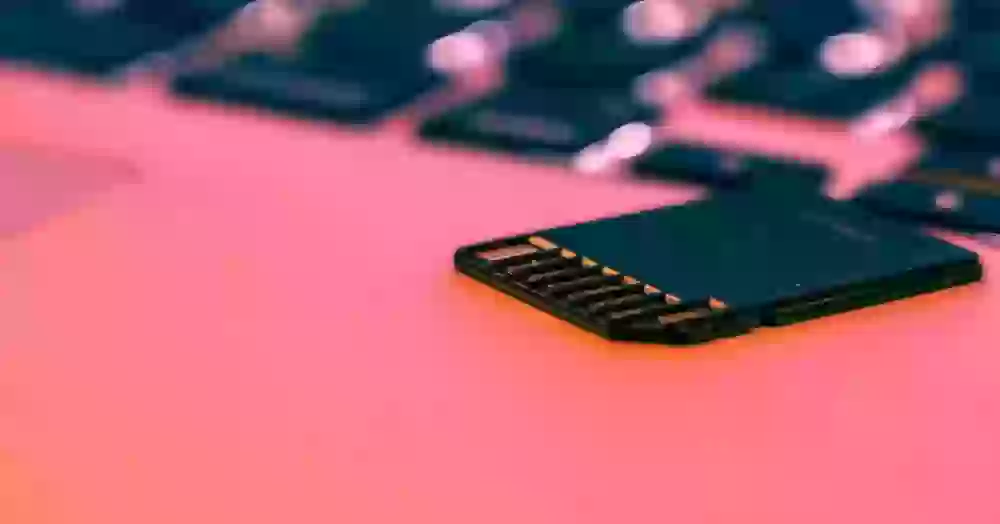 В Xiaomi посоветовали скорее закупаться смартфонами. Что рассказал президент компании?