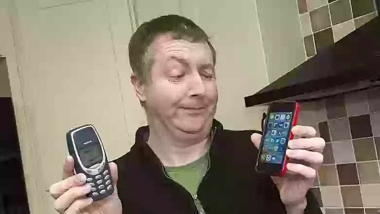 Правда ли, что кнопочный телефон сложнее взломать и отследить, чем Android-смартфон