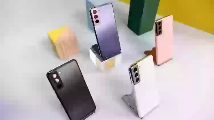 На какие телефоны похож Samsung Galaxy S21. Необычное сравнение