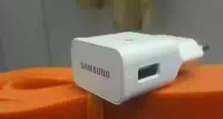Samsung готова отказаться от комплектной зарядки во всех смартфонах. К чему это приведет