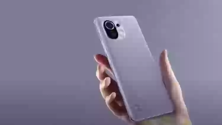 Xiaomi Mi 11 работает с багами. Стоит ли покупать его сейчас?