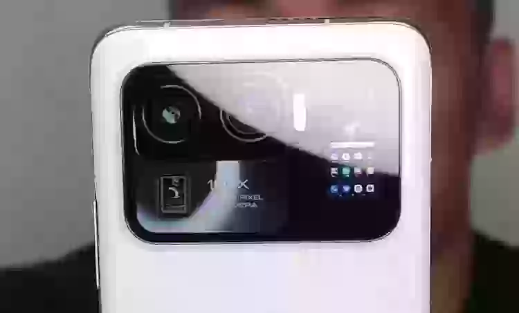 Зачем Xiaomi Mi 11 Pro второй экран