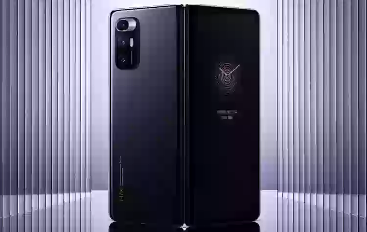 Xiaomi выпустила складной телефон для «бедных»