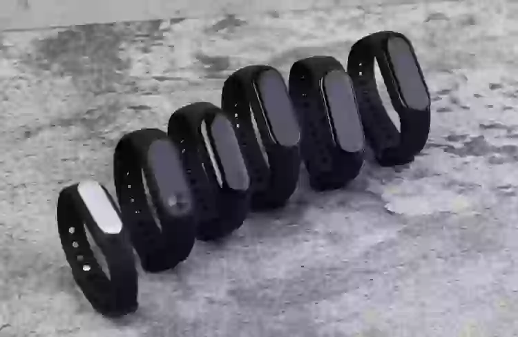 Xiaomi собрала вместе все версии браслета Mi Band. Вот что получилось