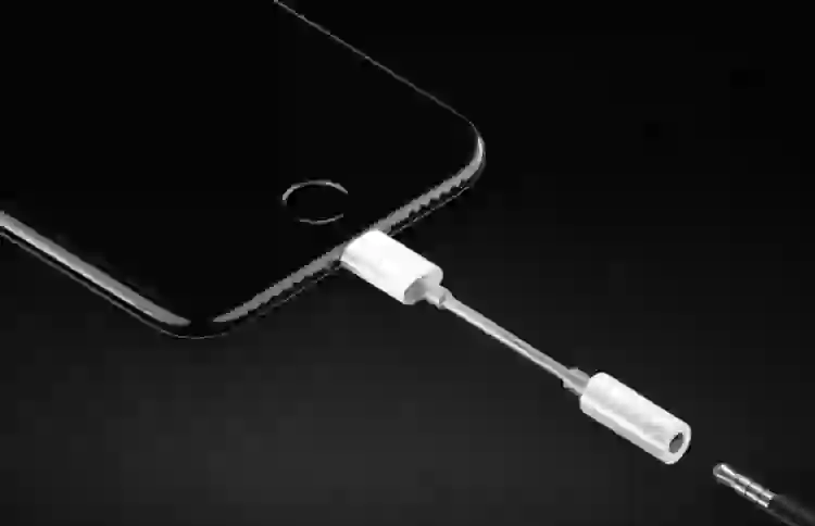 А вы знали, что Apple не первой отказалась от разъема для наушников?