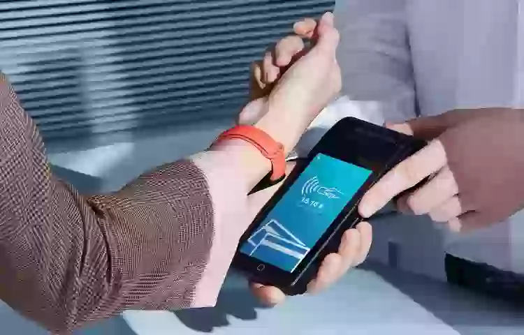 В России начались продажи Xiaomi Mi Band 6 с NFC. Как платить