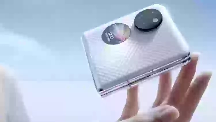 Новый складной телефон Huawei оказался лучшей копией Samsung из всех