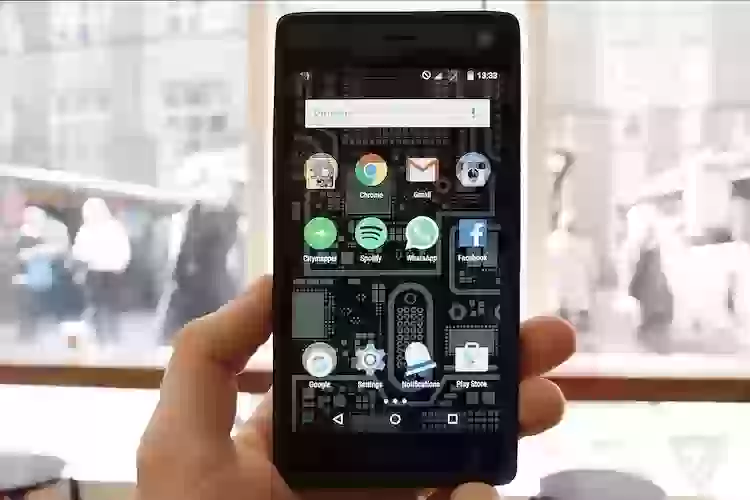 Этот телефон получает обновления Android уже 7 лет. И это не предел