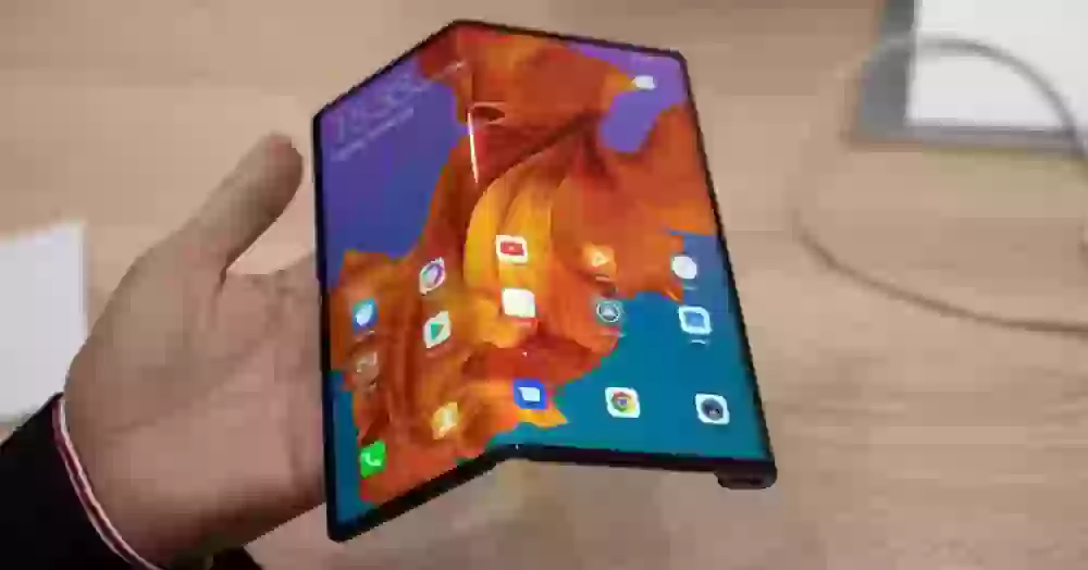 Huawei научила дисплей складного Mate X заживлять царапины