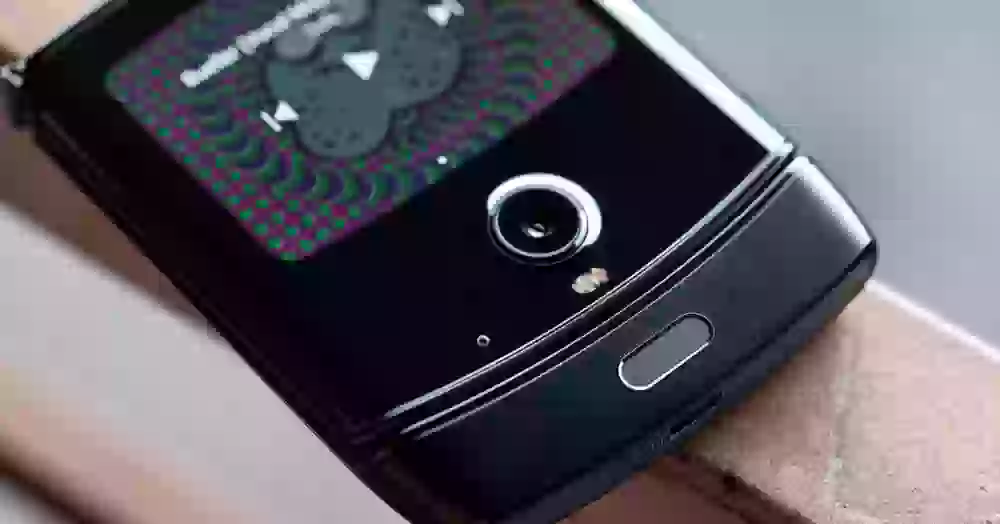 Что думают блогеры о новом складном Motorola Razr? Самое интересное из обзоров в Сети