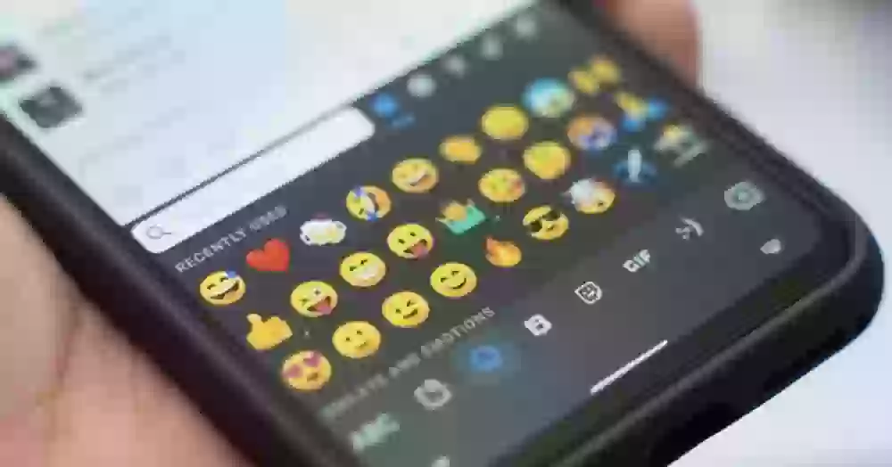 Google позволила скрещивать эмодзи на Android