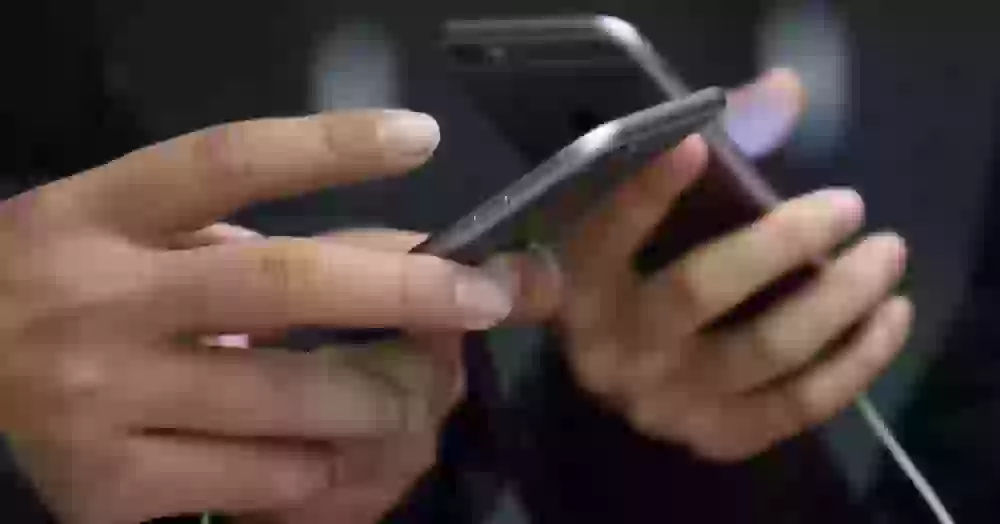 Рубль падает. Почему я не советую покупать смартфон прямо сейчас