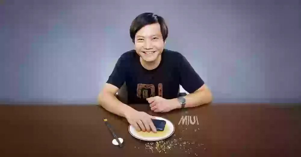Л — лицемерие. Гендиректор Xiaomi пользуется iPhone, но скрывает это