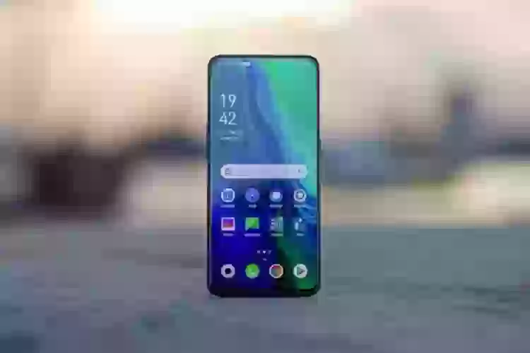 Без челки и выреза под камеру. Как будут выглядеть смартфоны завтра