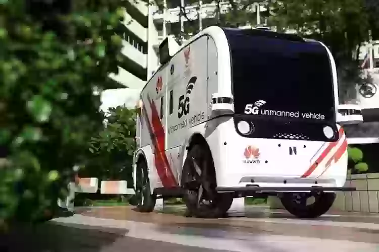 Готов смартфон с камерой под экраном, а Huawei занялась автономными машинами: итоги недели