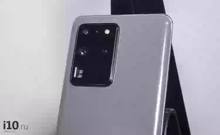 У флагманов Samsung  явные проблемы с камерами, но она знает, что делать