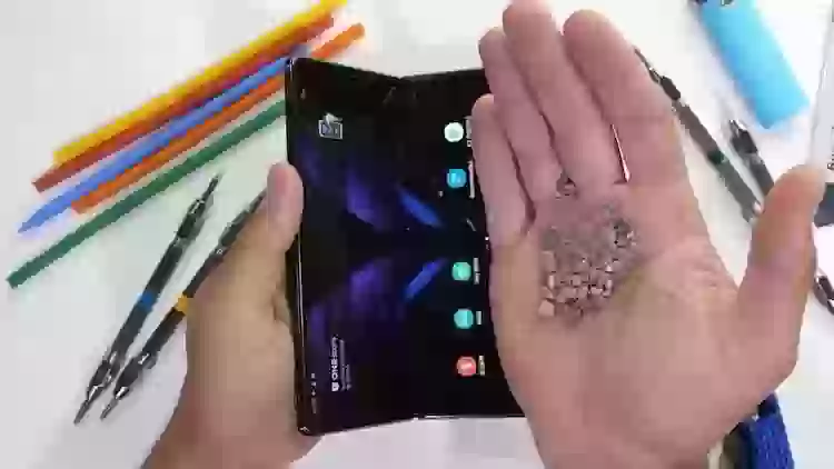 Дроп-тест Galaxy Z Fold 2: что же с ним стало?