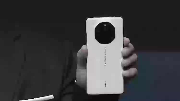 Huawei за 2 700 долларов купили уже 210 000 раз. О чем люди думают?