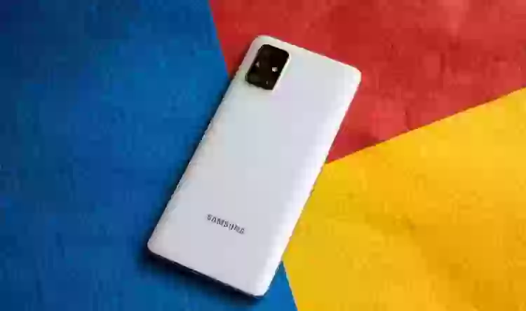 Samsung готовится выпустить смартфон с огромной батареей. Почему это тупик