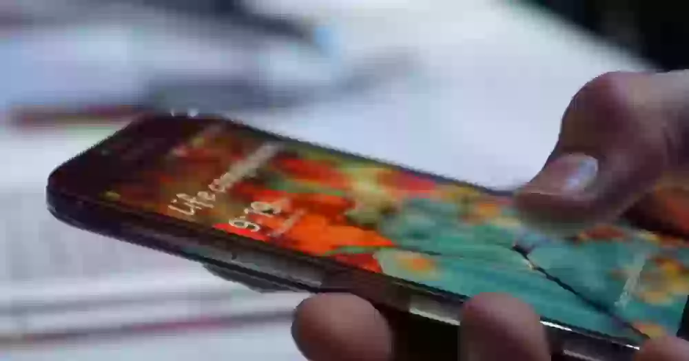 Чем отличаются экраны современных смартфонов?