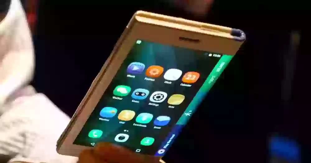 Складной Galaxy Fold показался на официальном видео
