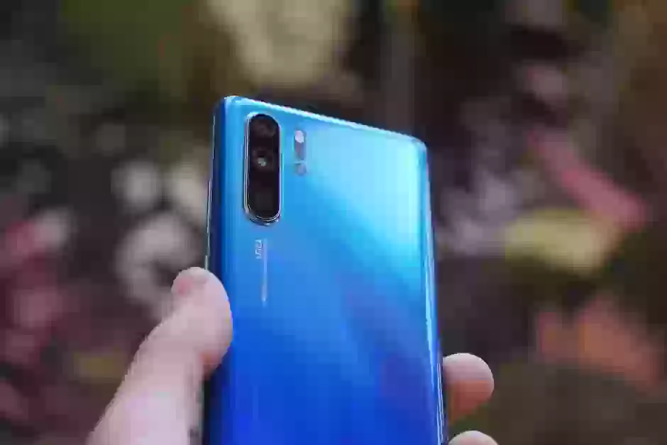 Какой из этих смартфонов лучше снимает в темноте? Huawei P30 Pro, Samsung Galaxy S10+, Google Pixel 3?