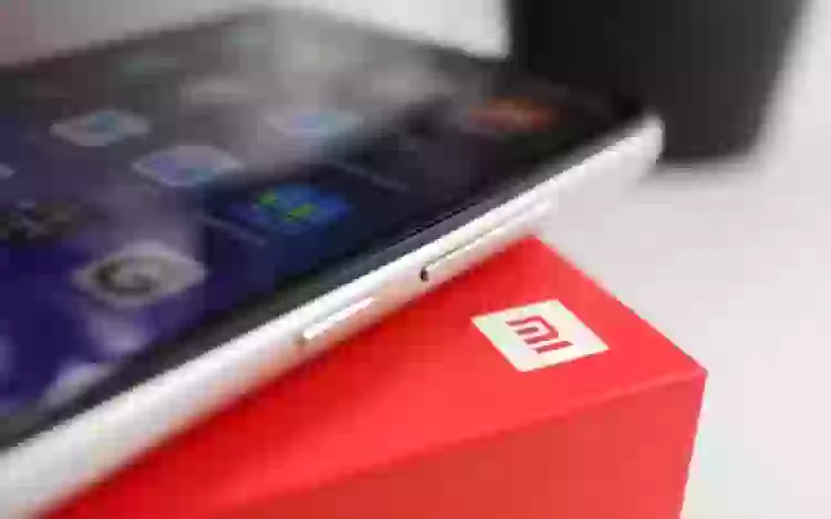 Крутая функция Xiaomi Mi 9 крадет заряд аккумулятора