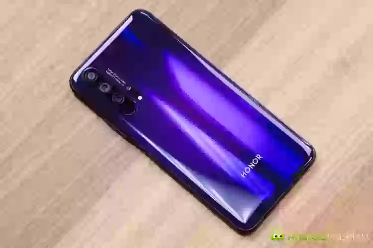 Honor 20 Pro представлен в России. У нас он уже есть!